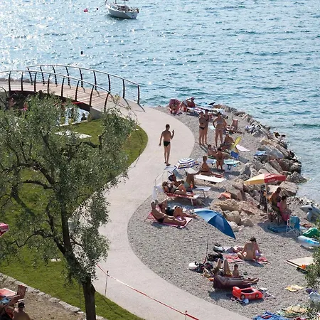 مكان تخييم Aquacamp برنزوني سول جاردا